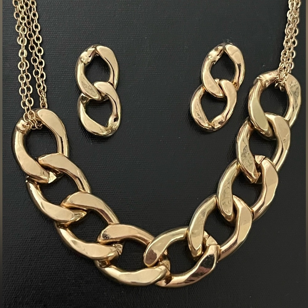 Worthington Gold Tone Necklace & Earring Set